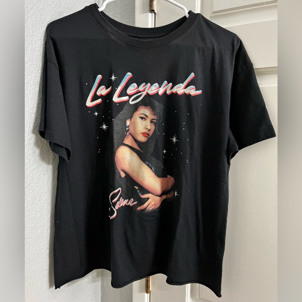Selena La Leyenda Black Graphic T-Shirt